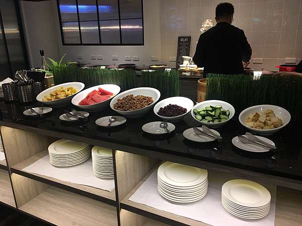 高雄 鼓山 碧港良居 The Harbour 望出去就看到海 緊鄰西子灣 打狗領事館 5分鐘到鼓山渡輪 棧貳庫好完美 老娘來了 請以康熙來了唱出 痞客邦