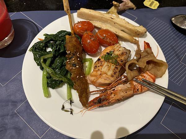 宜蘭礁溪|長榮鳳凰酒店和室房開箱,桂冠自助餐廳早晚餐 宜蘭礁溪|長榮鳳凰酒店和室房開箱,桂冠自助餐廳早晚餐