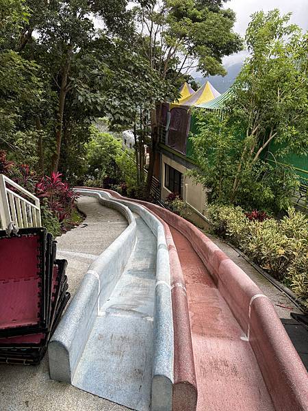 《苗栗❤️南庄》蘇維拉莊園餐廳介紹，視野超好超可愛的木造式氛