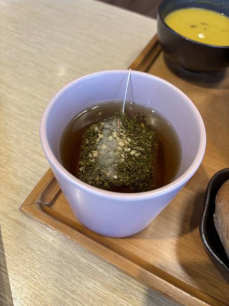 《苗栗❤️南庄》蘇維拉莊園餐廳介紹，視野超好超可愛的木造式氛