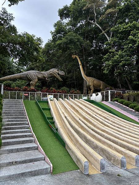 《苗栗❤️南庄》蘇維拉莊園餐廳介紹，視野超好超可愛的木造式氛