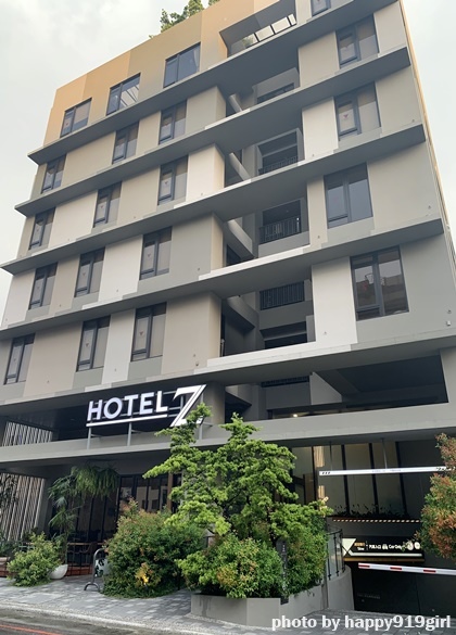 [心得] 台中 每房均配獨家電動床★Hotel Z