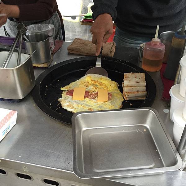  台北>东区也有早餐摊的好吃蛋饼唷!