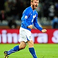 2010.6.14 義大利 6號De Rossi 踢進扳平的關鍵分.jpg