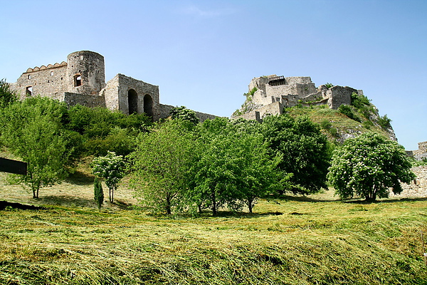 19_3194_Devin_castle 布拉提斯拉瓦郊區的Devin castle 位於山丘上,雖然只剩斷壁殘垣,卻可以遠眺美景.JPG