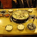 韓式香菇肉片火鍋+季節小菜+白飯