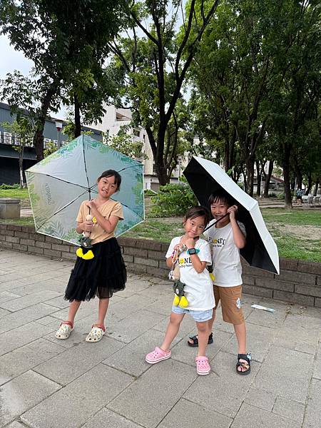 ☔【雨之情防曬迷你3秒捲收快收傘，誰還在傘陣裡苦戰？】☀️