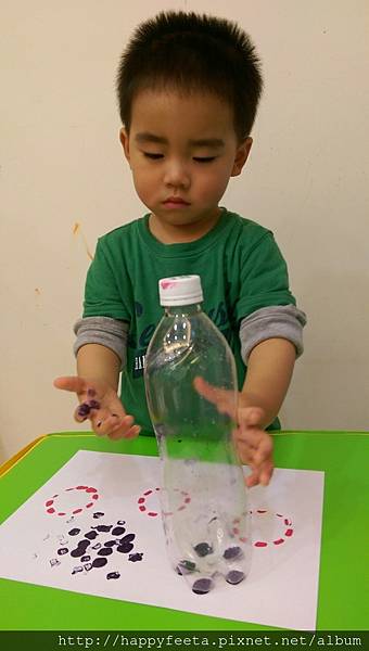 幼幼班~寶特瓶蓋印畫_2.jpg