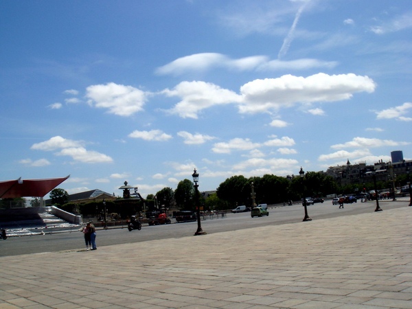 從e-EUOSTAR窗戶欣賞巴黎的天空