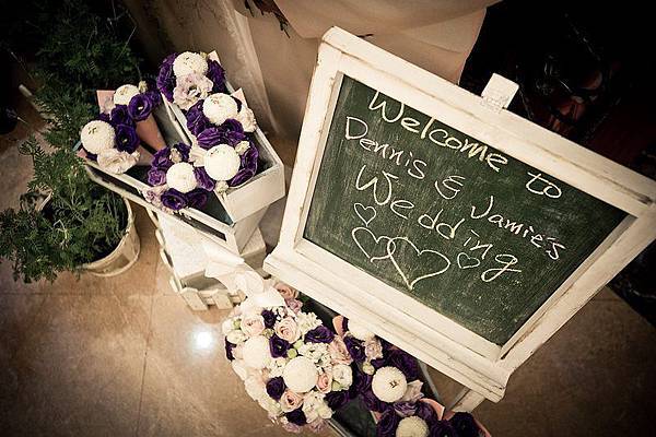 230580_596868460328966_327365244_n