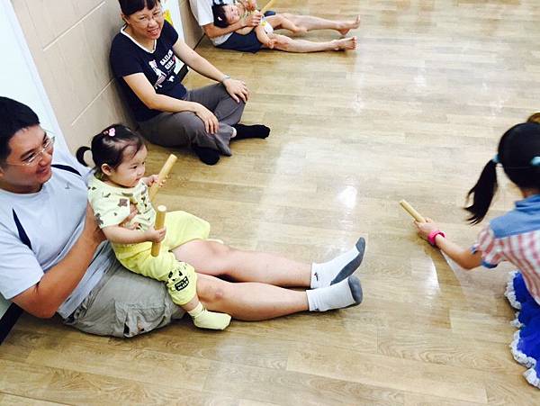 板橋 快樂森林 托嬰中心 聽故事