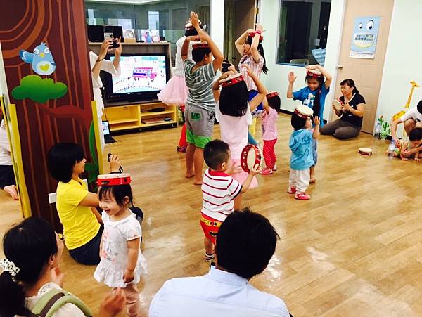 板橋 快樂森林 托嬰中心 聽故事