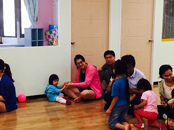 板橋 快樂森林 托嬰中心 聽故事