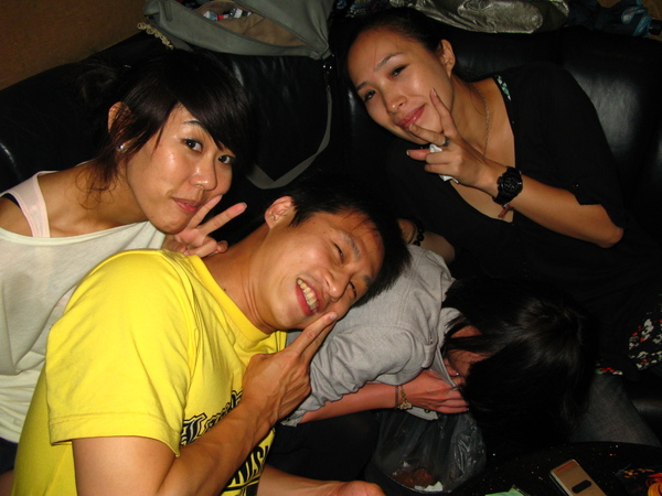 2009-6-13古翅生日趴體in錢櫃 (140).JPG