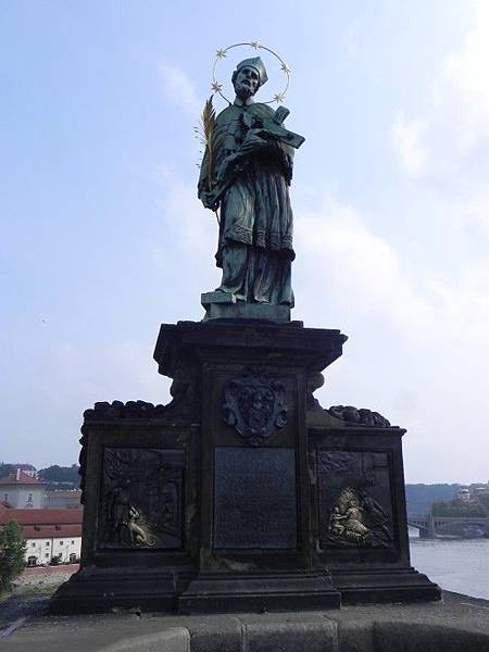 Charles Bridge  (1).JPG