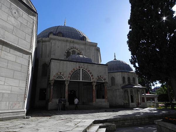 Hagia Sophia旁之陵寢 (2).JPG