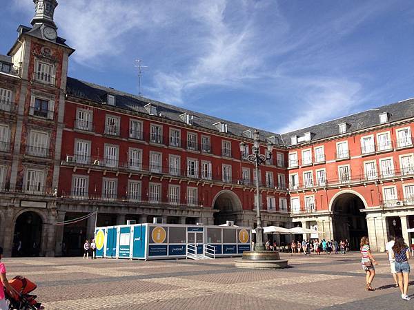 Plaza Mayor of Madrid  (12).JPG