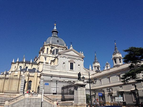 Catedral de la Almudena (6).JPG