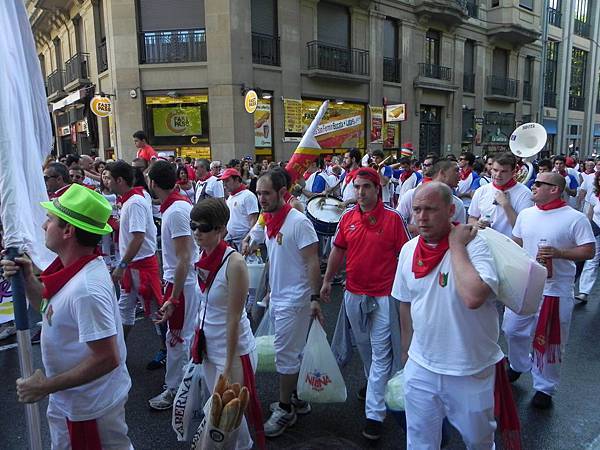 Pamplona Parade (3).JPG