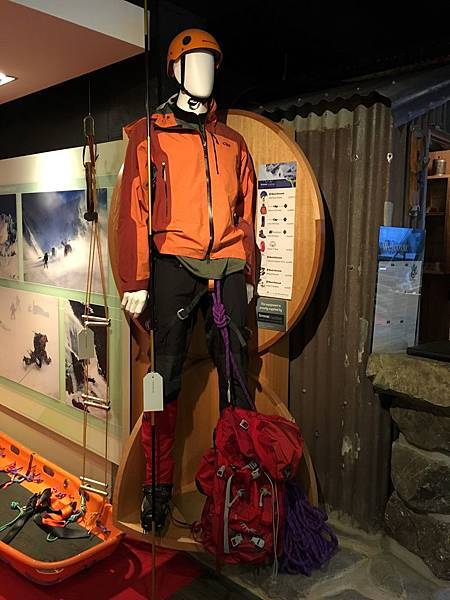 Mt Cook NP Visitor Center (27).JPG