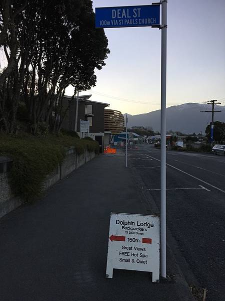 Dolphin Lodge Backpackers (19).JPG