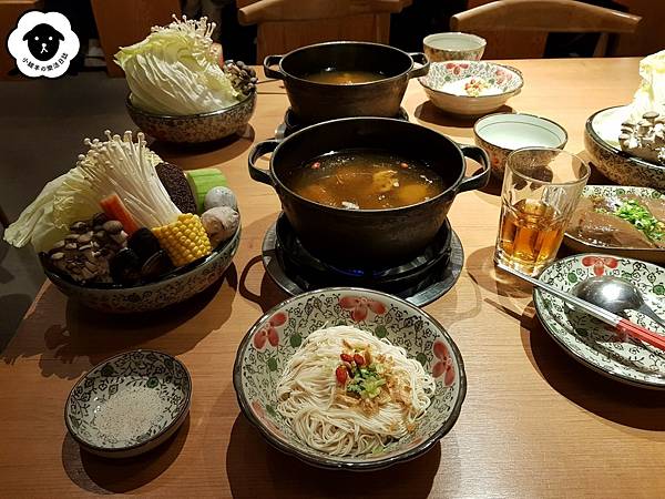 [食記] 台中南屯 湯棧。香氣逼人的麻油火鍋~~~