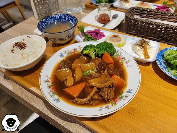 [食記] 台中西區 馨苑小料理。一個人也能吃台菜~