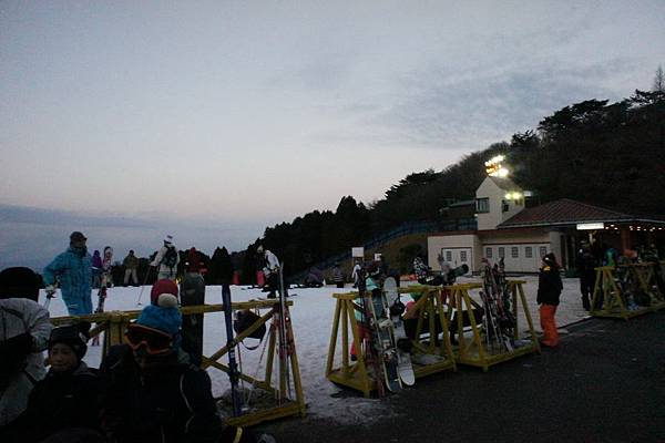 2012.12.23 搭阪急電鐵 六甲山滑雪場 滑雪套票 (16)
