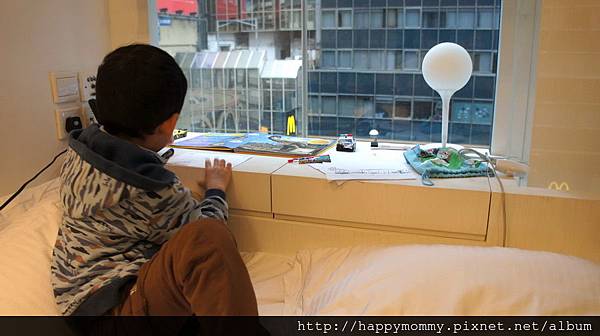 2013.12 香港親子遊 銅鑼灣V酒店 (7).JPG