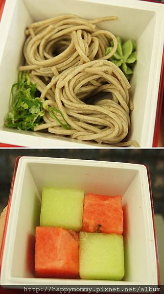 2015.12.14 嬰兒掛籃 飛機餐 兒童玩具 (3).jpg