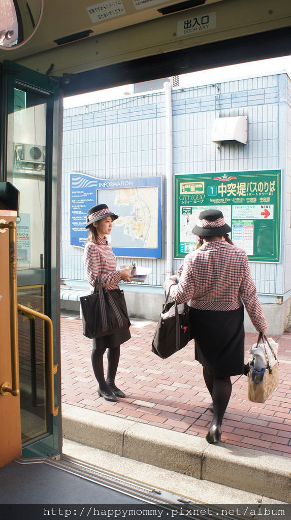 2015.12.15 搭cityloop 遊神戶 北野異人館 神戶塔 馬賽克廣場星巴克 (8).jpg