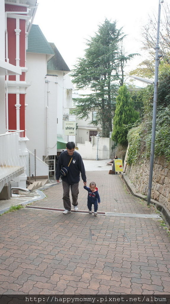 2015.12.15 搭cityloop 遊神戶 北野異人館 神戶塔 馬賽克廣場星巴克 (50).JPG