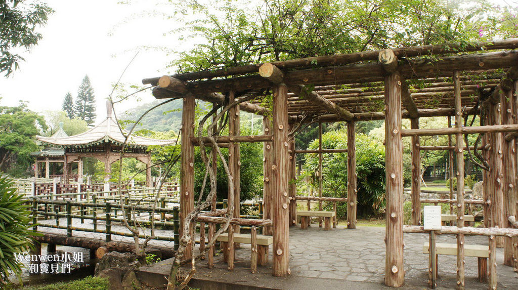 台北士林親子景點❤彷彿雙層蛋糕的遊戲場【福林公園遊戲場】裡面