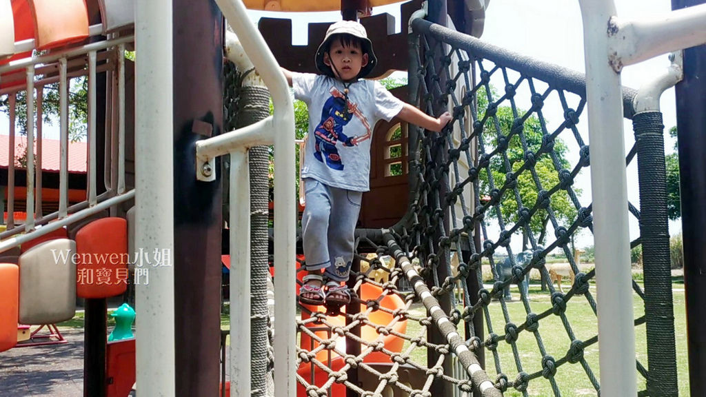 2018.05.11 台南親子景點 佳福寺滾輪溜滑梯 遊戲場 (23).jpg