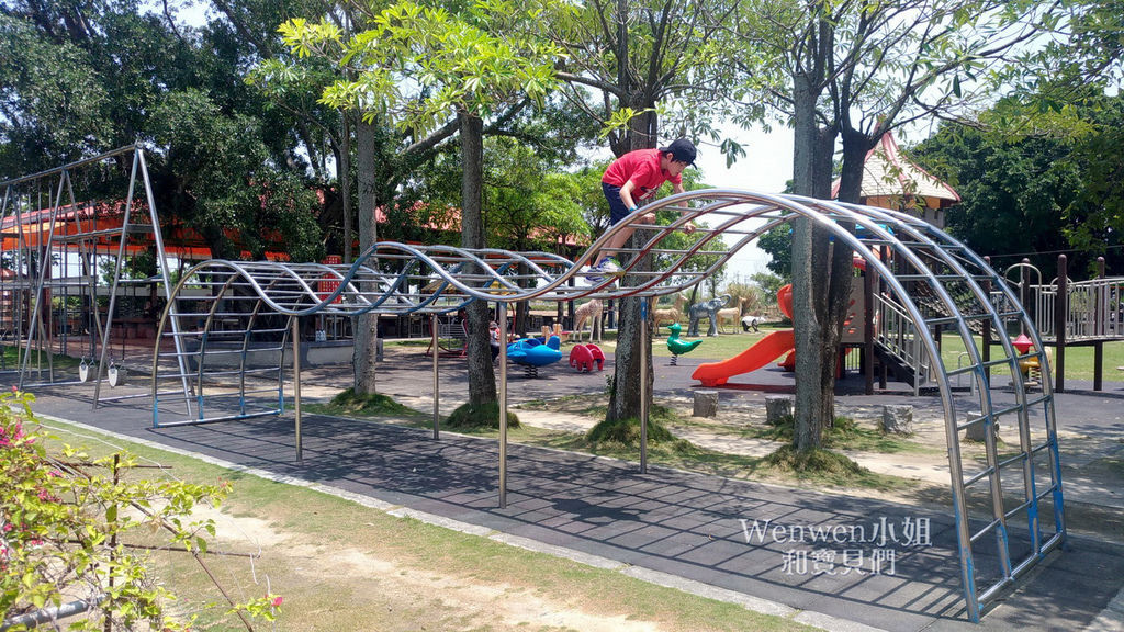 2018.05.11 台南親子景點 佳福寺滾輪溜滑梯 遊戲場 (34).jpg