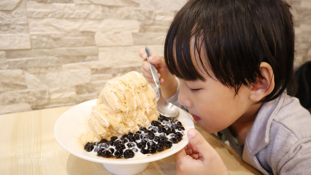 2019.04 寧夏夜市美食 覓果榛品芒果雪花冰 珍珠奶茶雪花冰 (15).JPG