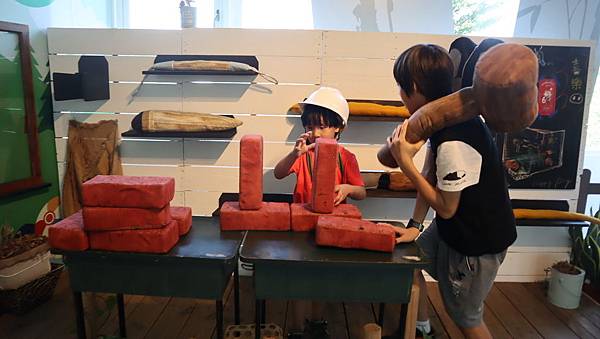 2019.10 南投免費室內親子景點 臺灣工藝文化園區 生活工藝館 童玩工坊、歡樂森林 (40).JPG