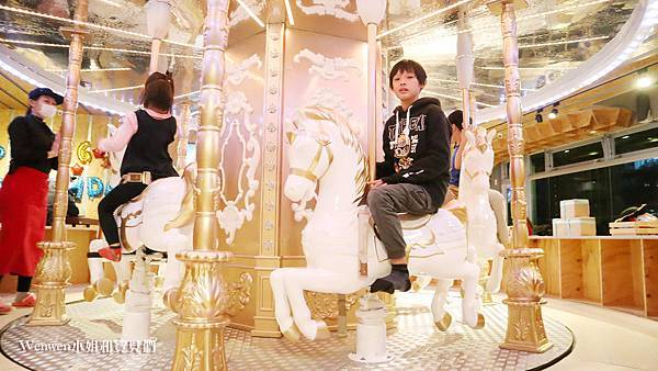 2020 媽咪講親子餐廳 旋轉木馬 (4).JPG
