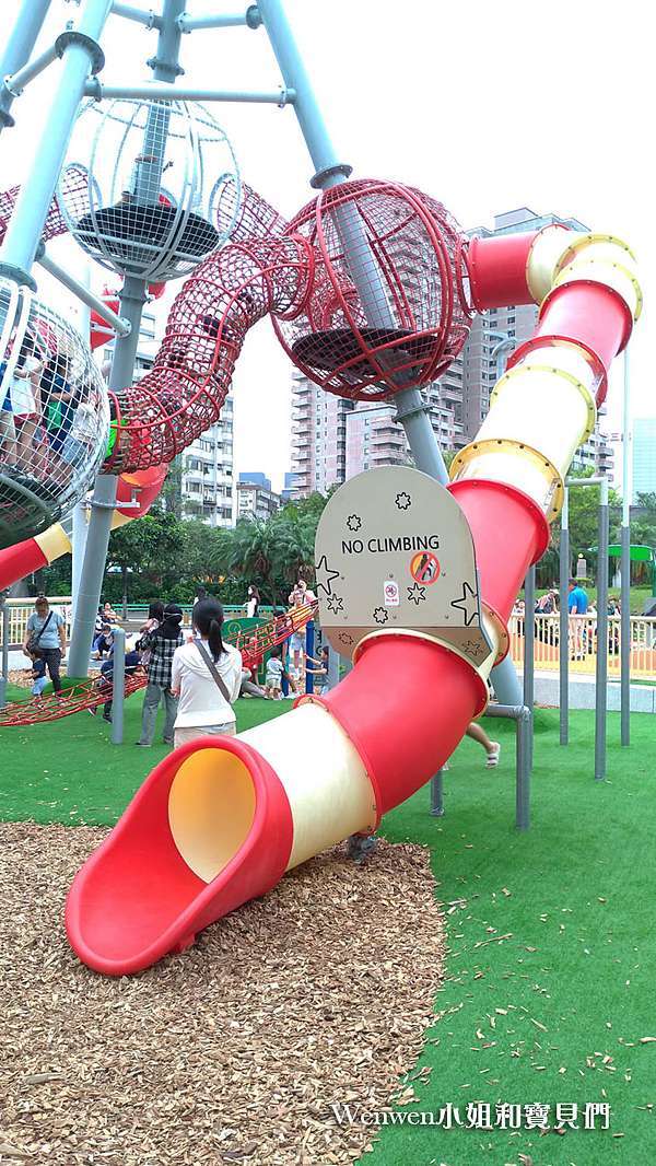 刺激好玩棒球溜滑梯 天母運動公園兒童遊戲場 天母夢想親子樂園怎麼去 大眾交通方式 免費接駁車 周邊停車 美食景點 Wenwen小姐和寶貝們