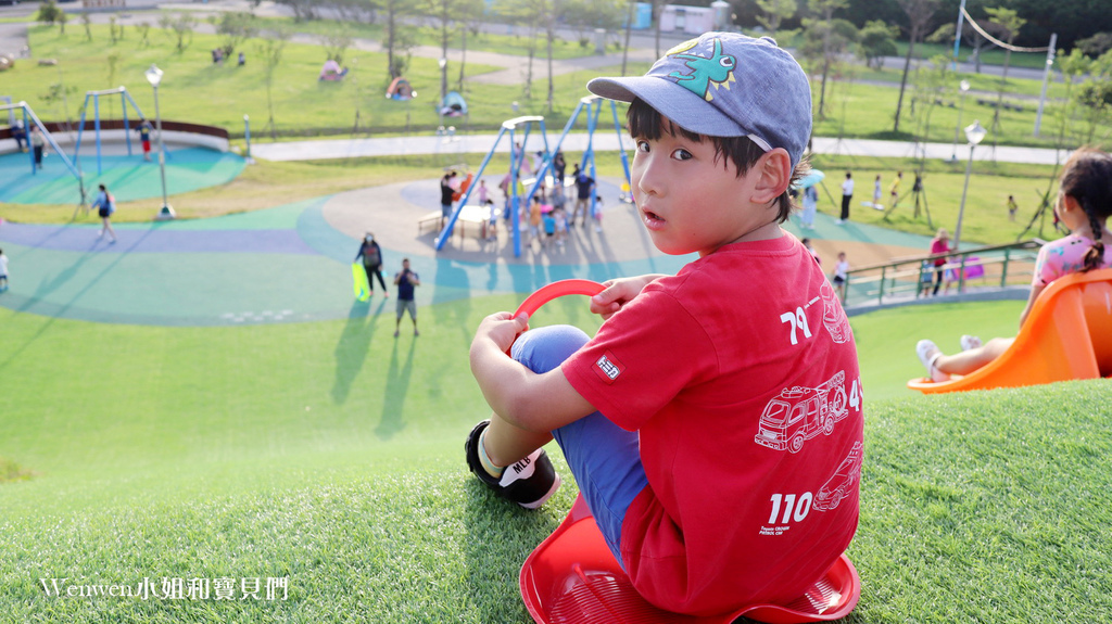 2020.05.17 十三行文化公園 滑草場 陶罐溜滑梯 (1).JPG