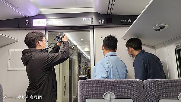 2021.12.08 試乘台鐵EMU3000新城際列車內部 商務艙騰雲座艙 無障礙廁所 友善車廂哺乳室 周邊商品 (29).jpg