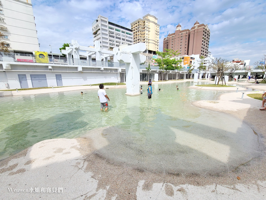 台南親子景點免費玩水戲水池 河樂廣場The Spring (2).jpg