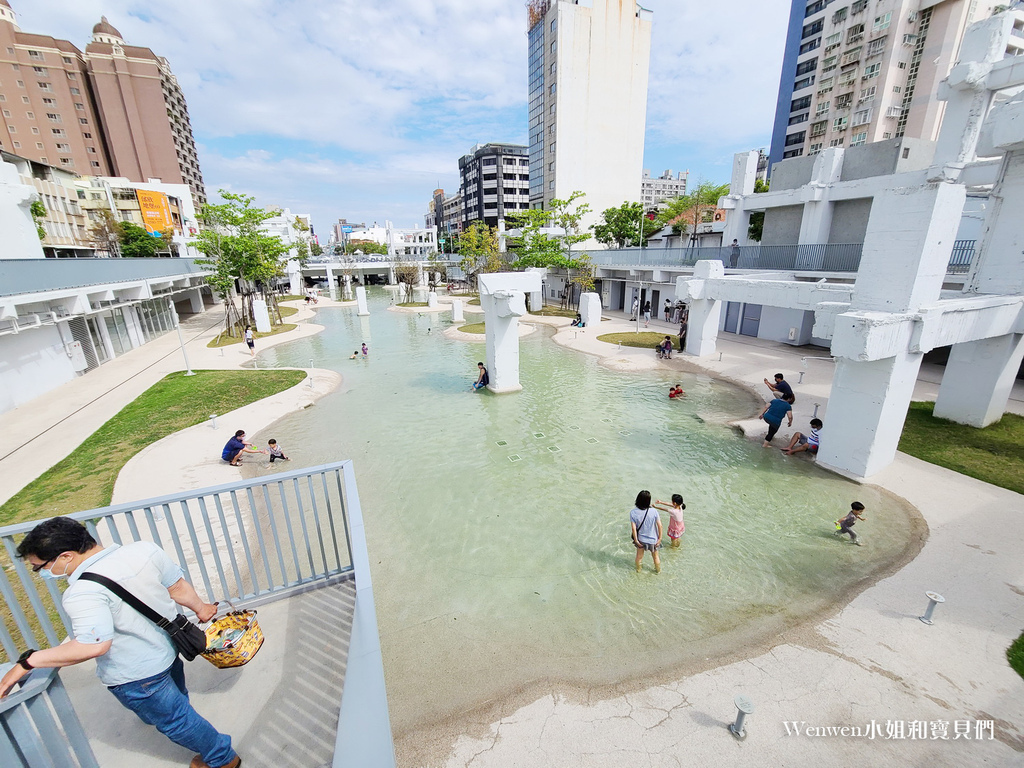 台南親子景點免費玩水戲水池 河樂廣場The Spring (10).jpg