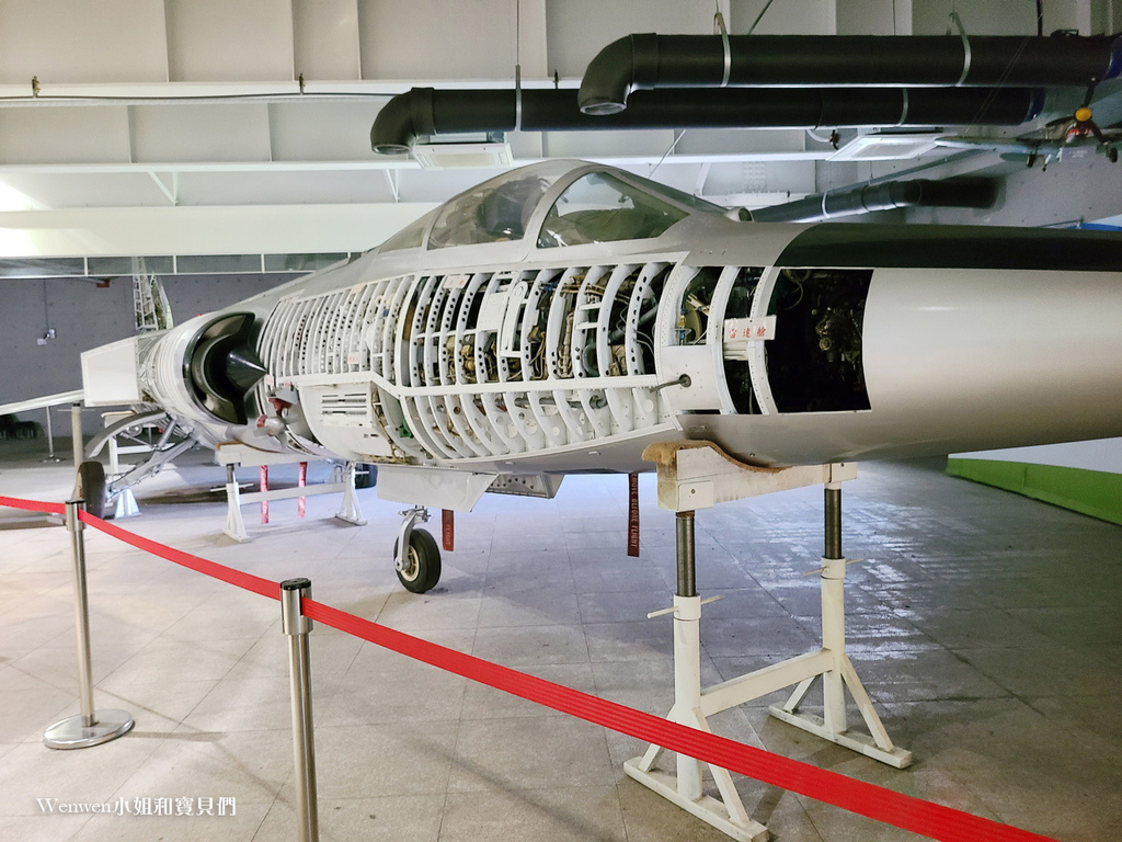 高雄岡山景點 空軍官校軍機展示場航空教育展示館 (26).jpg