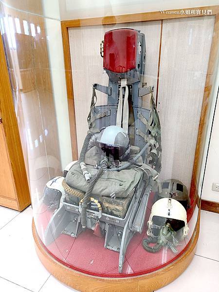 高雄岡山景點 空軍官校軍機展示場航空教育展示館 (11).jpg