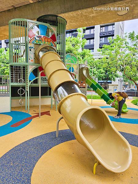 台北市北投東華城堡 東華兒童遊戲賽車場 兒童滑步車遊戲場 (4).jpg