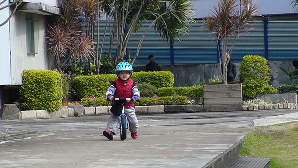 2011.01.08 華山創意園區騎車 (4).jpg