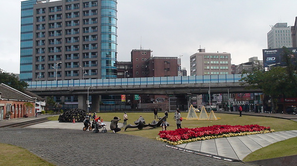 2011.01.08 華山創意園區騎車 (3).JPG