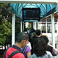 纜車入口處有設立觀測氣候的大螢幕