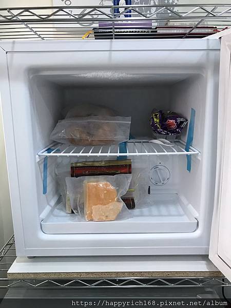 小宅空間省錢規劃 一門小冰箱如何也有冷凍庫 迷你屋的小家電開箱 美國富及第frigidaire 31l桌上型立式冷凍櫃節能型